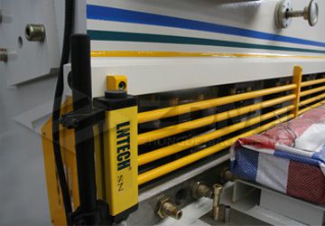 光幕保護(hù).jpg 光幕保護(hù).jpg