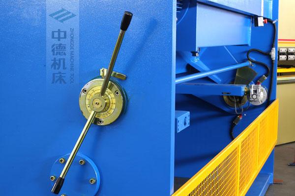 ZDSK-1632剪板機刀片間隙手動調(diào)節(jié)器，刻度清淅，調(diào)節(jié)省力又簡便.jpg