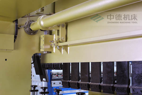 ZDPK-10032配有中德公司最新型扭軸同步裝置，強度高，能調(diào)節(jié)，專利技術(shù)