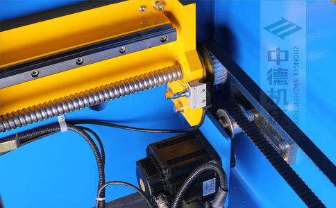 ZDPK-16032X軸配有滾珠絲桿及直線導(dǎo)軌，大功率伺服電機(jī)，鋼絲同步帶，能顯著提升X軸定位精度及速度 (2).jpg